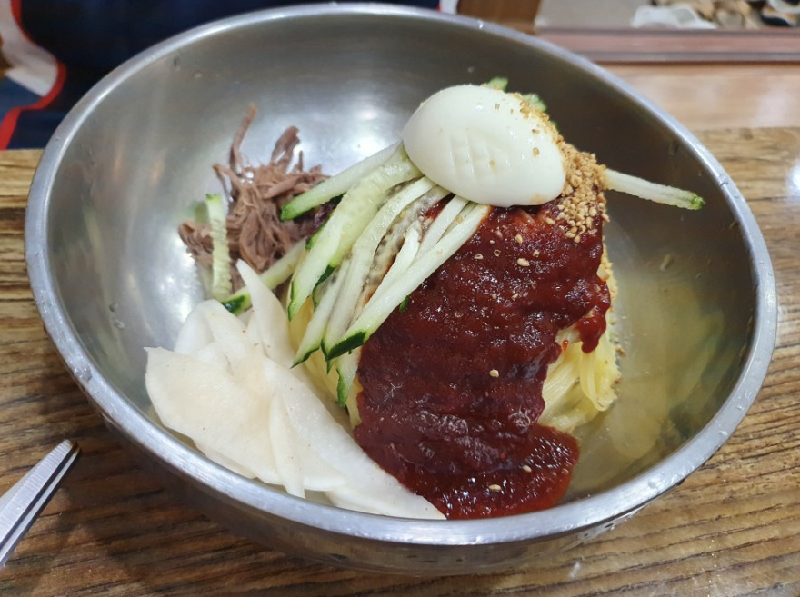 국제밀면 representative image